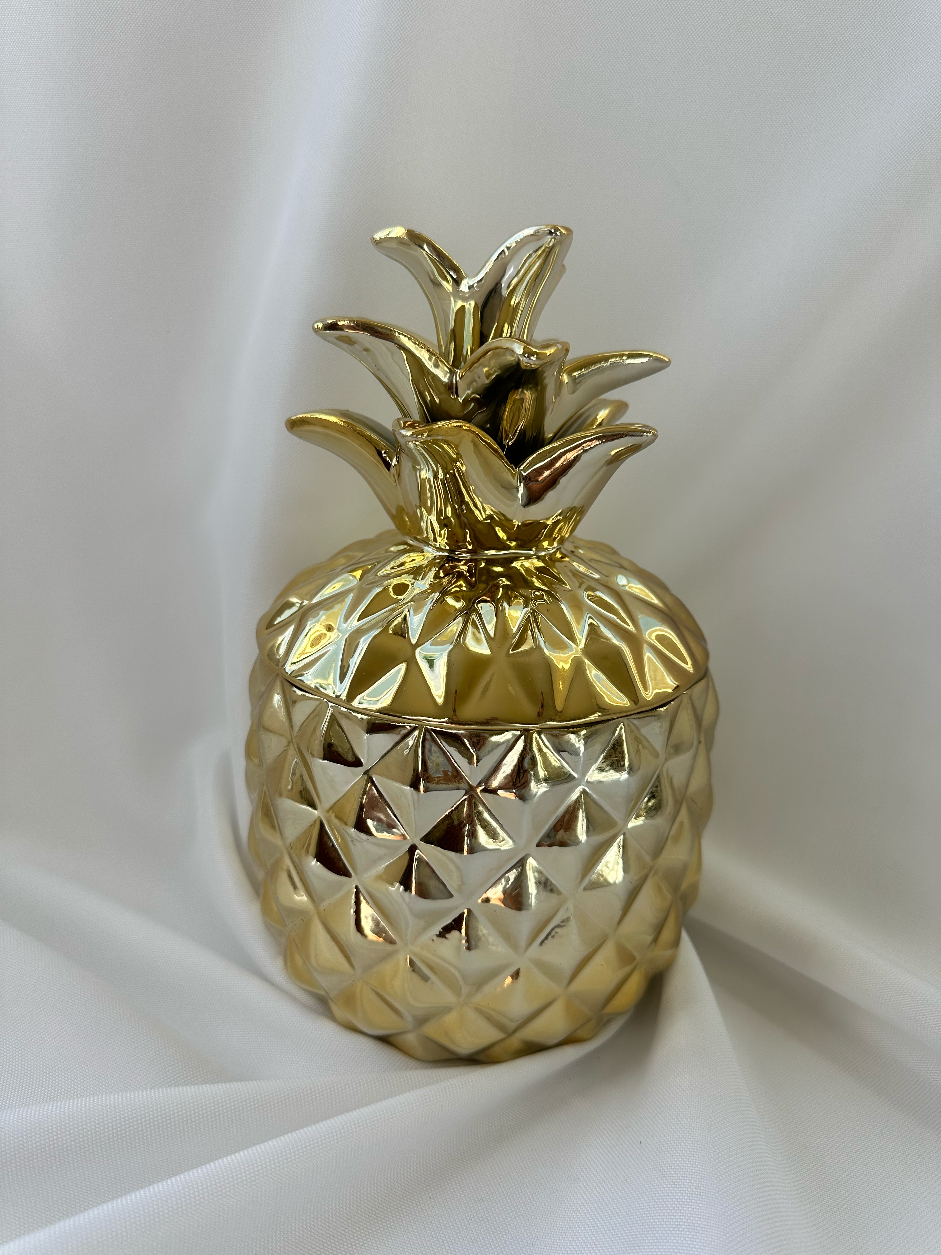 Front view of pineapple jar. 