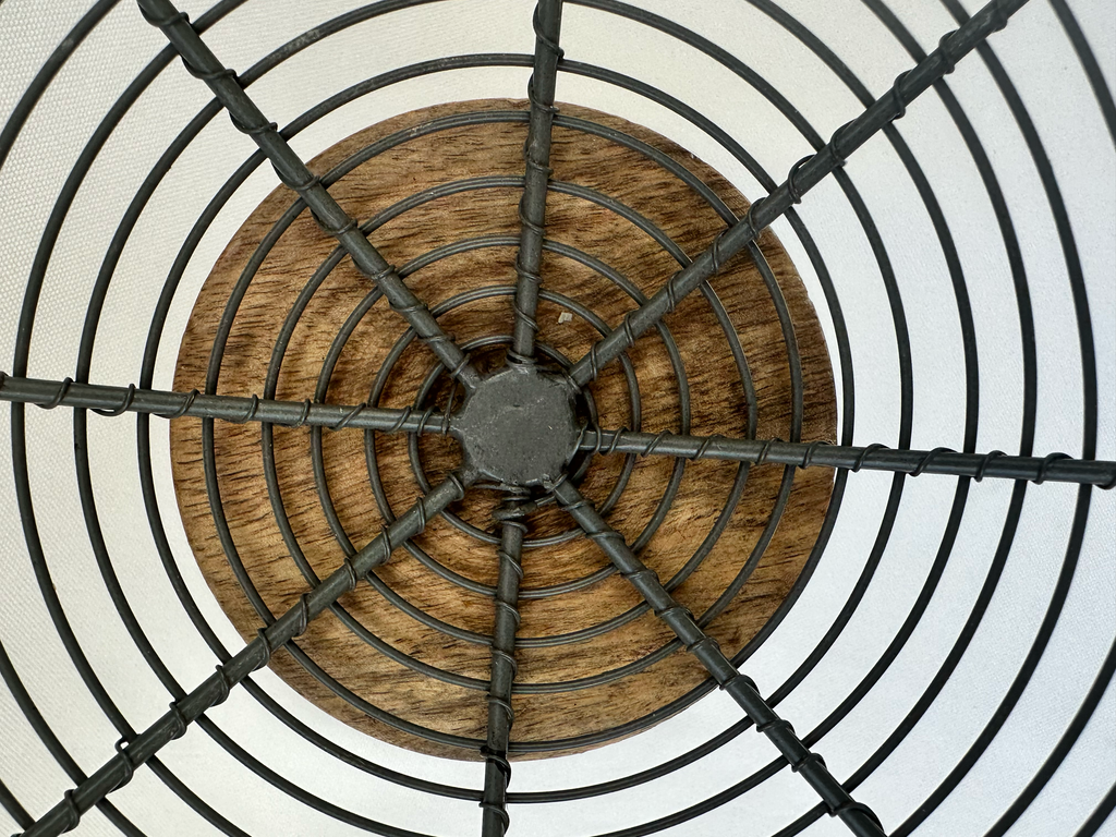 Close-up of wire framework and central attachment inside the pedestal bowl.